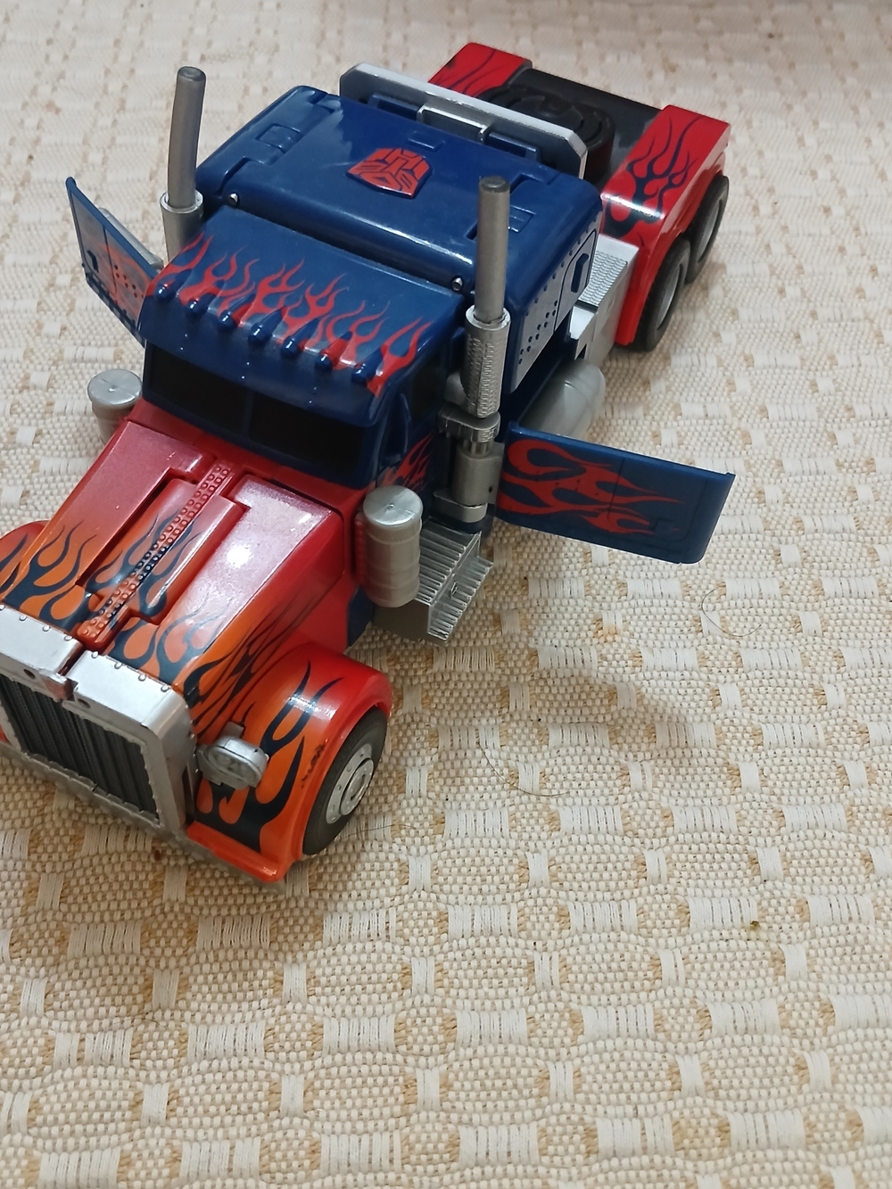 2010 - TRANSFORMERS - OPTIMUS PRIME HAULER Action Figure HASBRO
